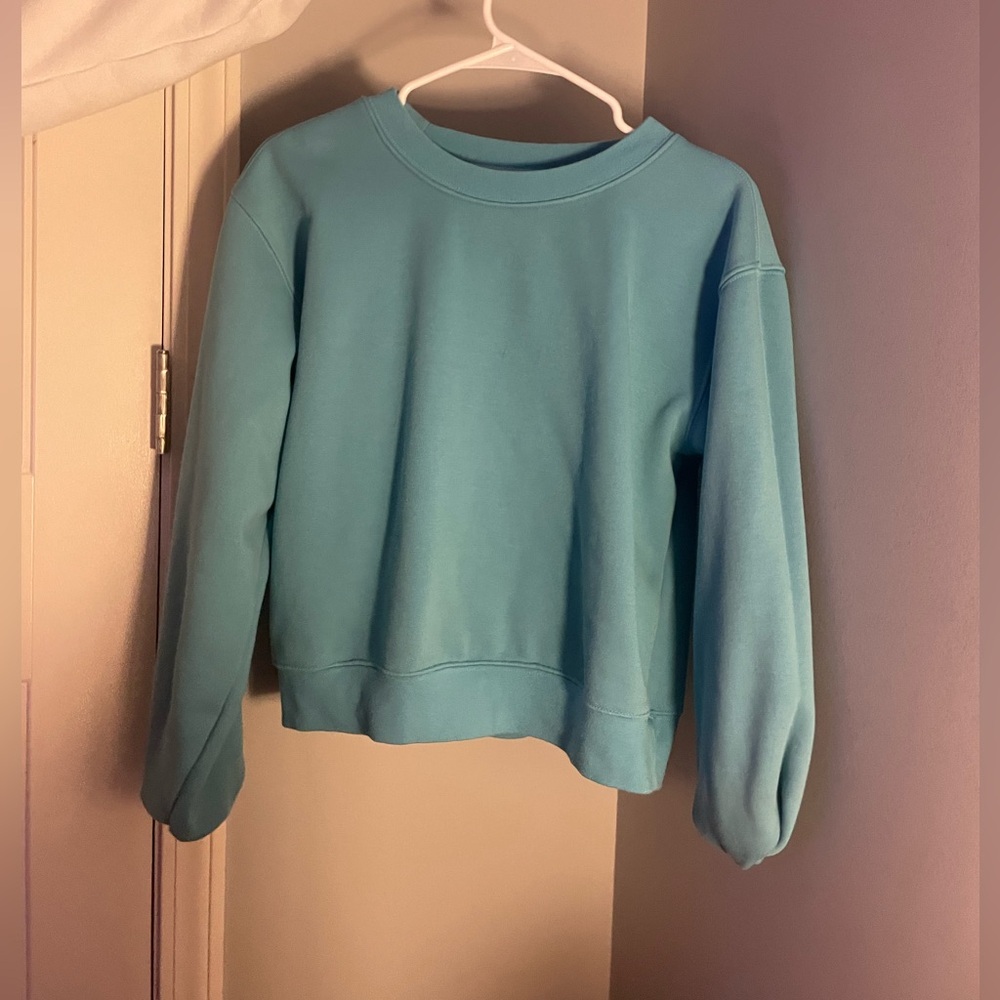 fabletics cropped sweatshirt, size large fits like medium